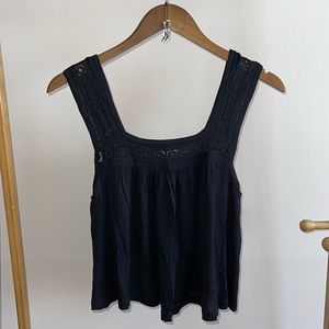 Flowy Cropped Tank With Eyelit Details | O’Neill